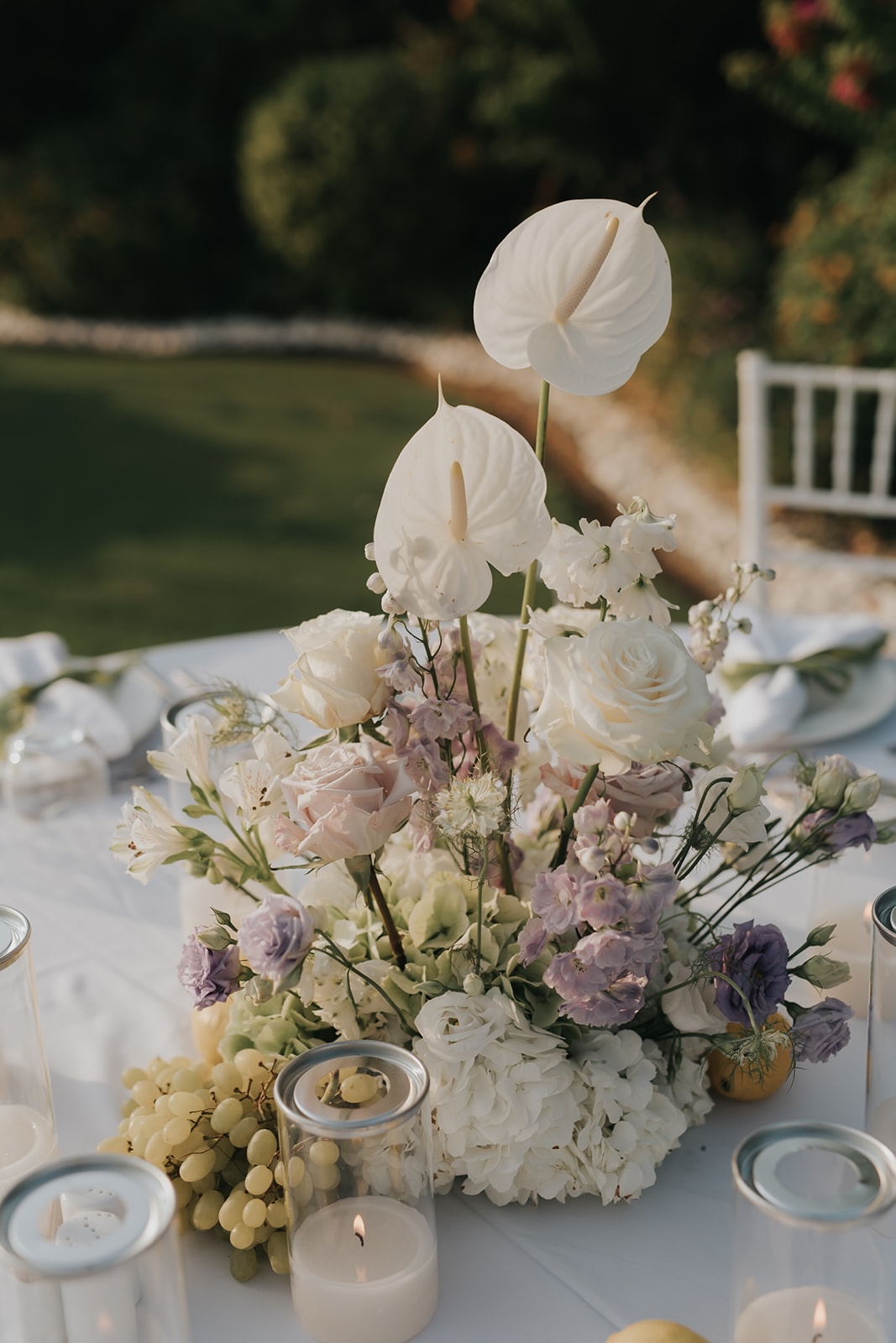 En Kipo Flower Creations, pastel wedding table arrangement. Photo Credit: Fotis Sid Photography